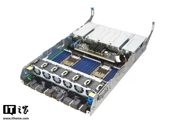 华硕推出 XA NB3I-E12 AI 服务器,内置双英特尔至强 6 CPU + 八张英伟达 Blackwell Ultra 显卡
