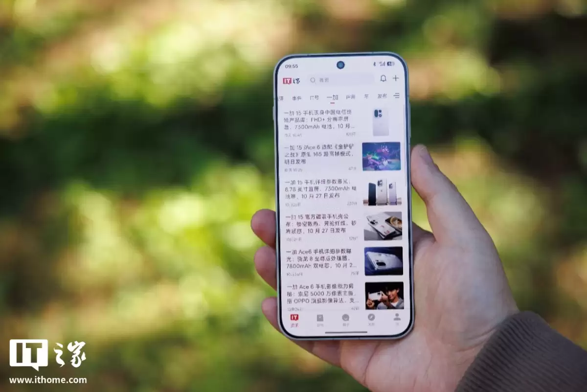 努比亚张雷透露 12 月要上一款“国民游戏机”，采用一加 15 同款背板工艺