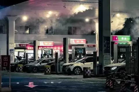 2025年成品油迎年内第二十一次调价，柴油每吨拟降335元