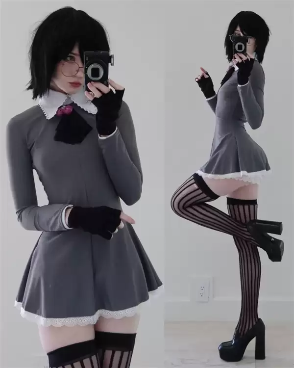 美国小姐姐cos《电锯人》蕾赛 过膝袜勒腿效果太顶了