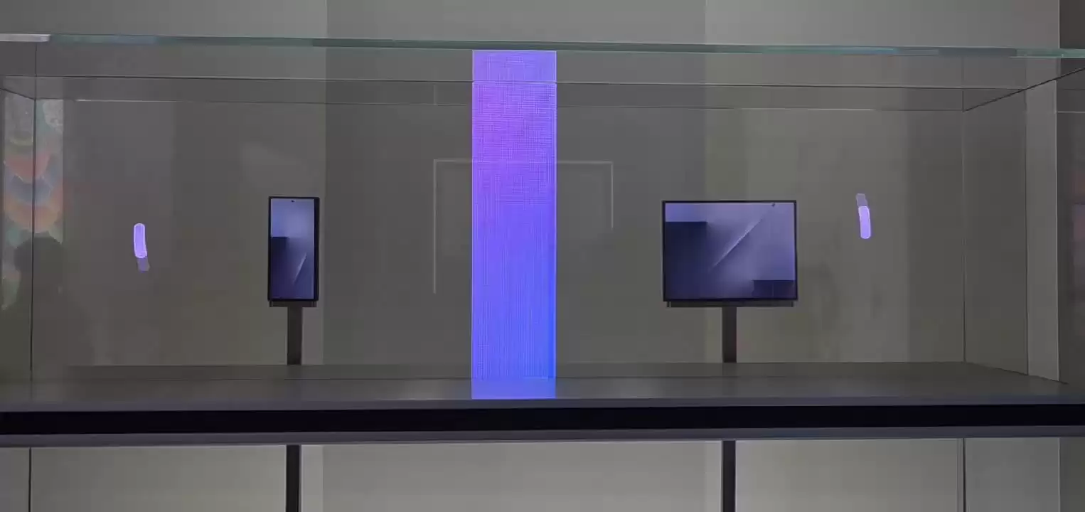 全球首款内折三折叠手机：三星展示 Galaxy Z TriFold，折痕几乎看不到