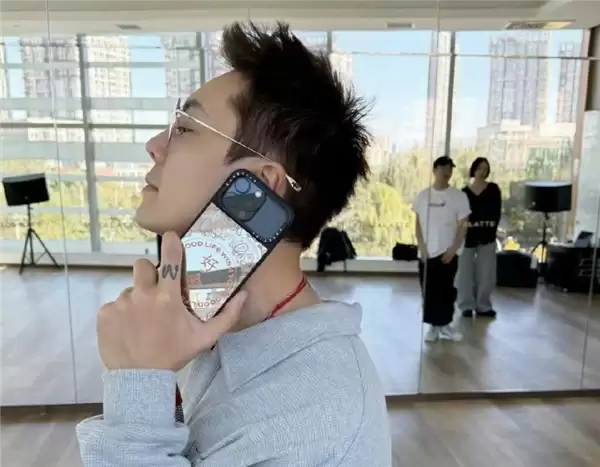 陈伟霆换机遇数据迁移难题，铁盒法成提速妙招