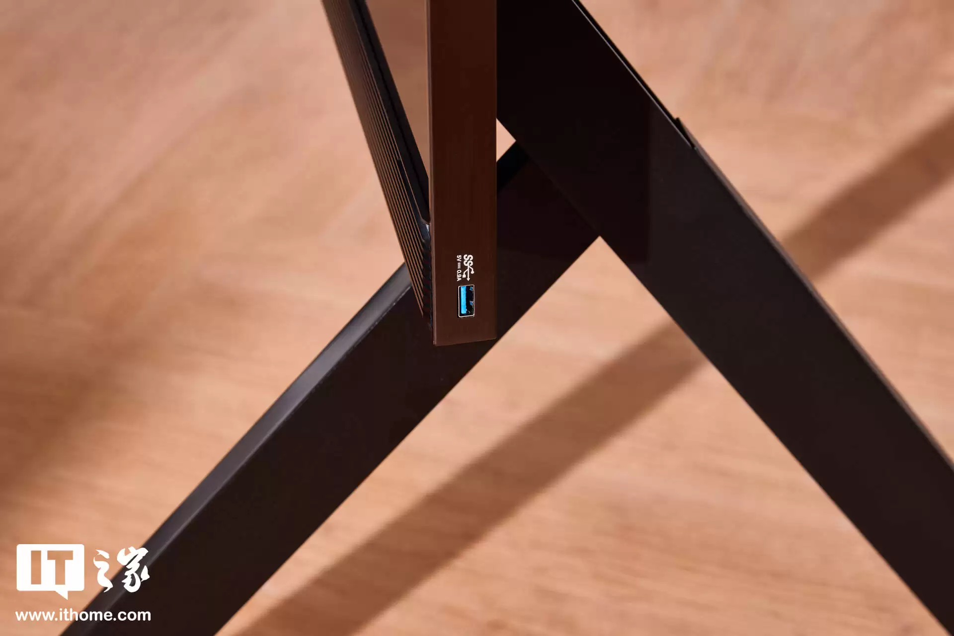 【IT之家图赏】TCL X11L 98 吋 SQD-Mini LED 电视图赏:顶配机皇,100% BT2020 色域、上万尼特亮度