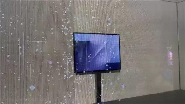 安卓史上第一款！三星三折叠屏亮相：跟华为方案有区别