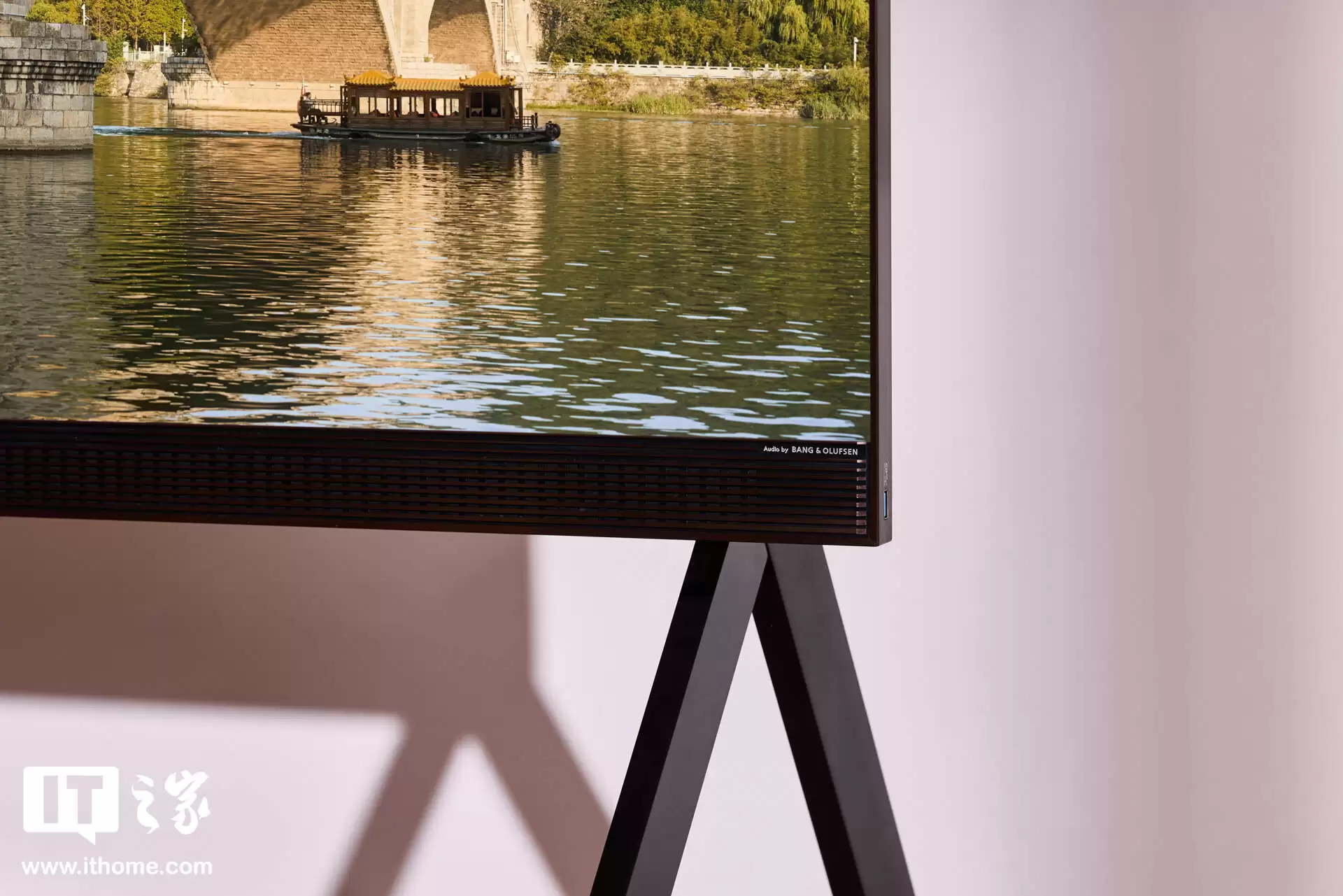 【IT之家图赏】TCL X11L 98 吋 SQD-Mini LED 电视图赏:顶配机皇,100% BT2020 色域、上万尼特亮度