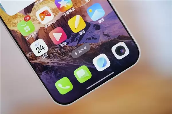 行业第一块165Hz高刷高分屏！一加15图赏