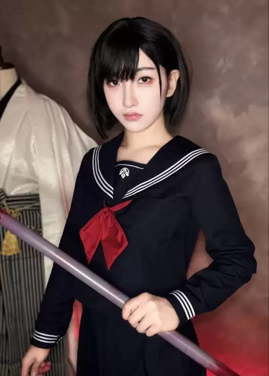 《寂静岭f》美女cos分享：黑袜JK+绝美侧颜