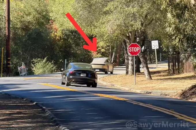 特斯拉Cybercab首现公共道路测试 全自动驾驶进入关键验证阶段