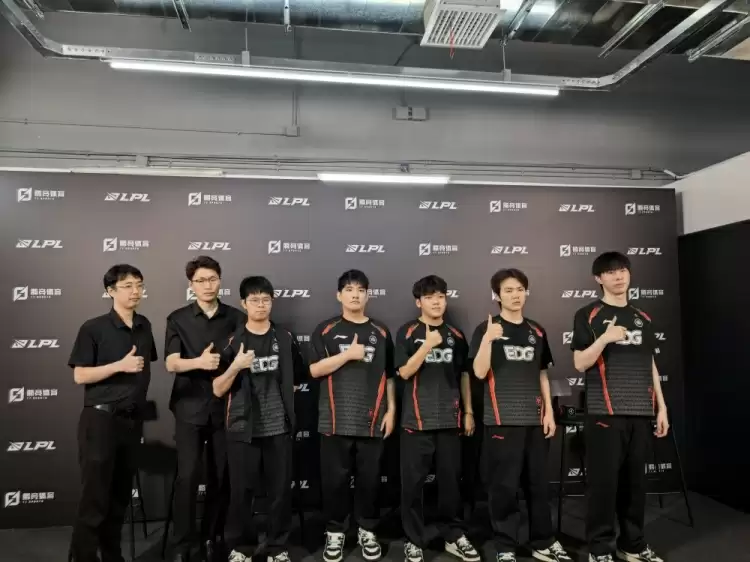 EDG教练组自省BP失误！Zdz剑魔四杀难救首局 Angel直言：英雄优先级没排好