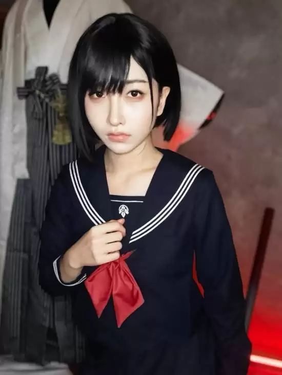 《寂静岭f》美女cos分享：黑袜JK+绝美侧颜