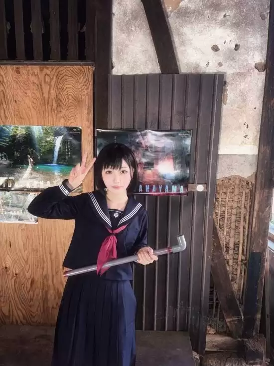 《寂静岭f》美女cos分享：黑袜JK+绝美侧颜