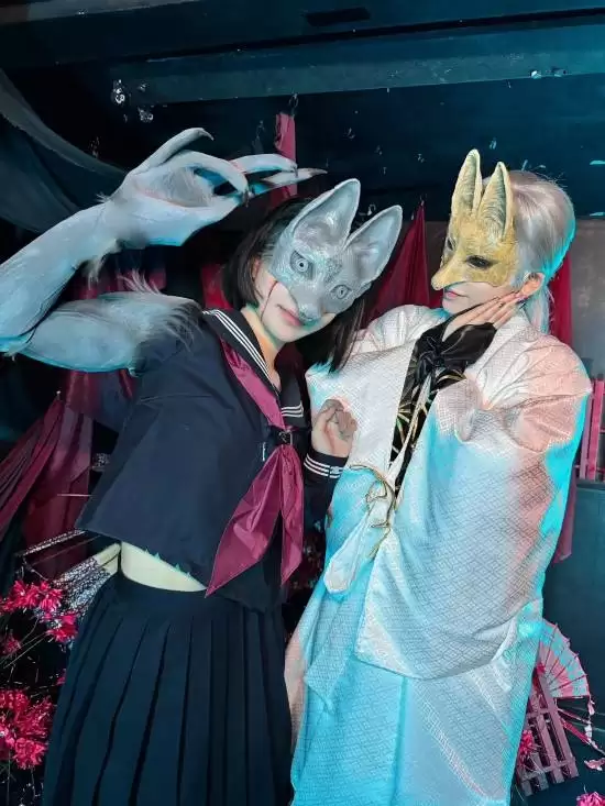 《寂静岭f》美女cos分享：黑袜JK+绝美侧颜