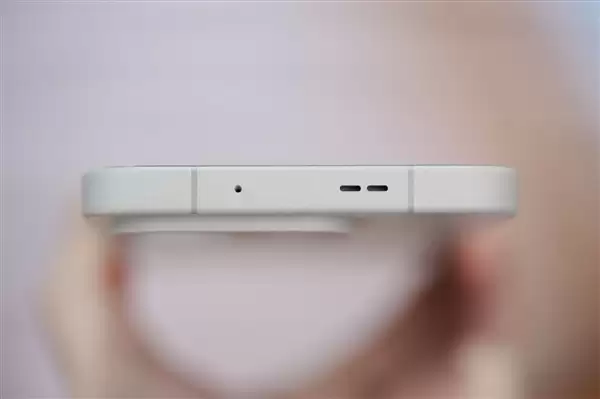 行业第一块165Hz高刷高分屏！一加15图赏