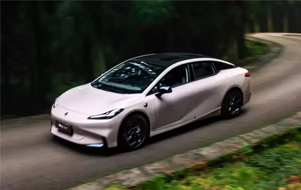 15万买中型纯电性能轿跑！广汽昊铂GT全新Lite版上市