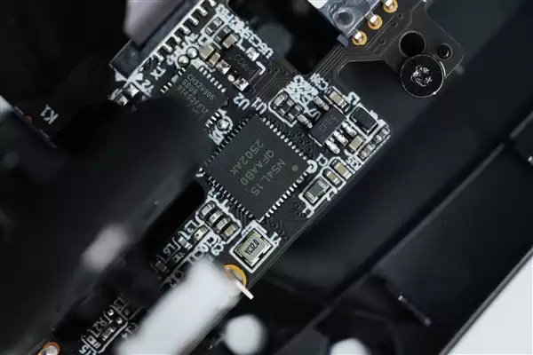 质感金属漆涂装!雷柏VT7二代系列鼠标图赏