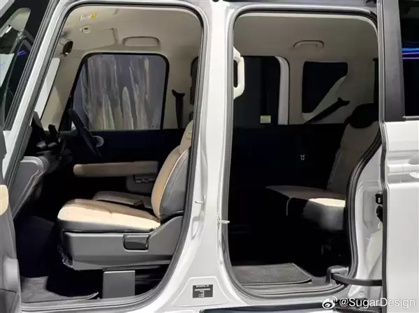 續航180公里 比亞迪純電K-Car內飾遭曝：前後都是貫通座椅