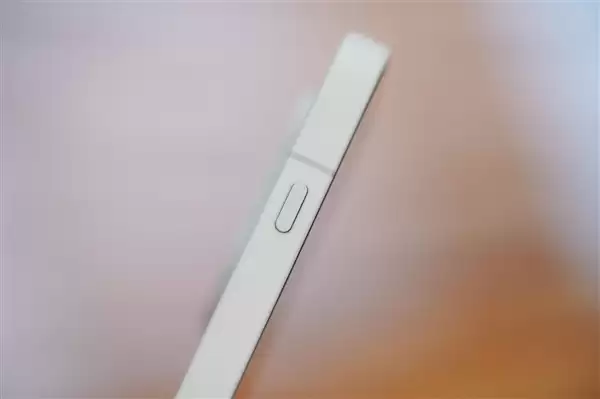 行业第一块165Hz高刷高分屏！一加15图赏