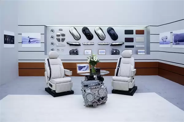 全尺寸旗舰SUV、国产“迈巴赫GLS”！岚图泰山内饰官图公布