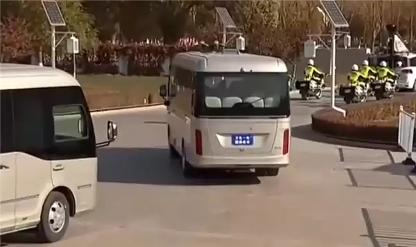 神州二十一号将乘定制红旗国悦出征