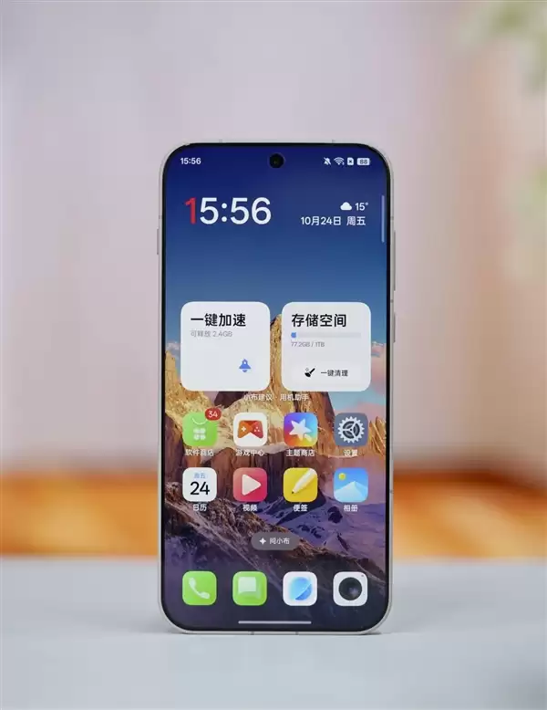 行业第一块165Hz高刷高分屏！一加15图赏