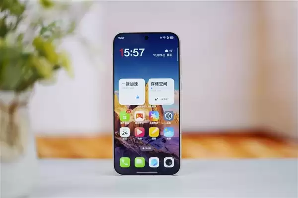 行业第一块165Hz高刷高分屏！一加15图赏