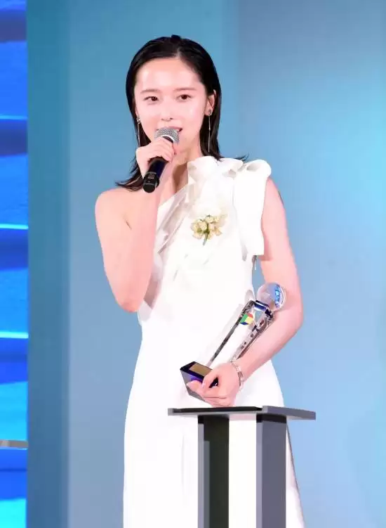 薄野实习生获东京电视剧大奖，加藤小夏深情致敬北海道情怀