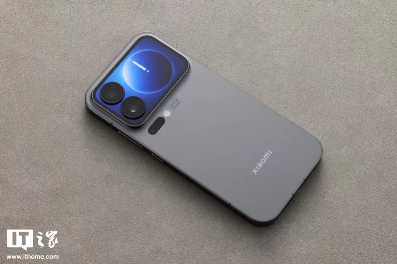 小米14 Pro背屏迎重磅更新:动态壁纸、翻译、游戏齐上线