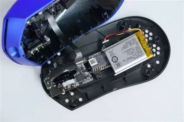 质感金属漆涂装!雷柏VT7二代系列鼠标图赏