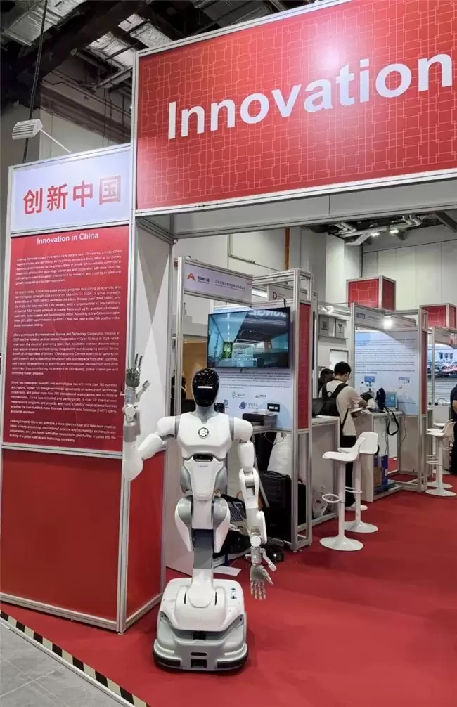 SWITCH 2025:新加坡副总理颜金勇盛赞智平方,“创新中国”代表闪耀国际舞台