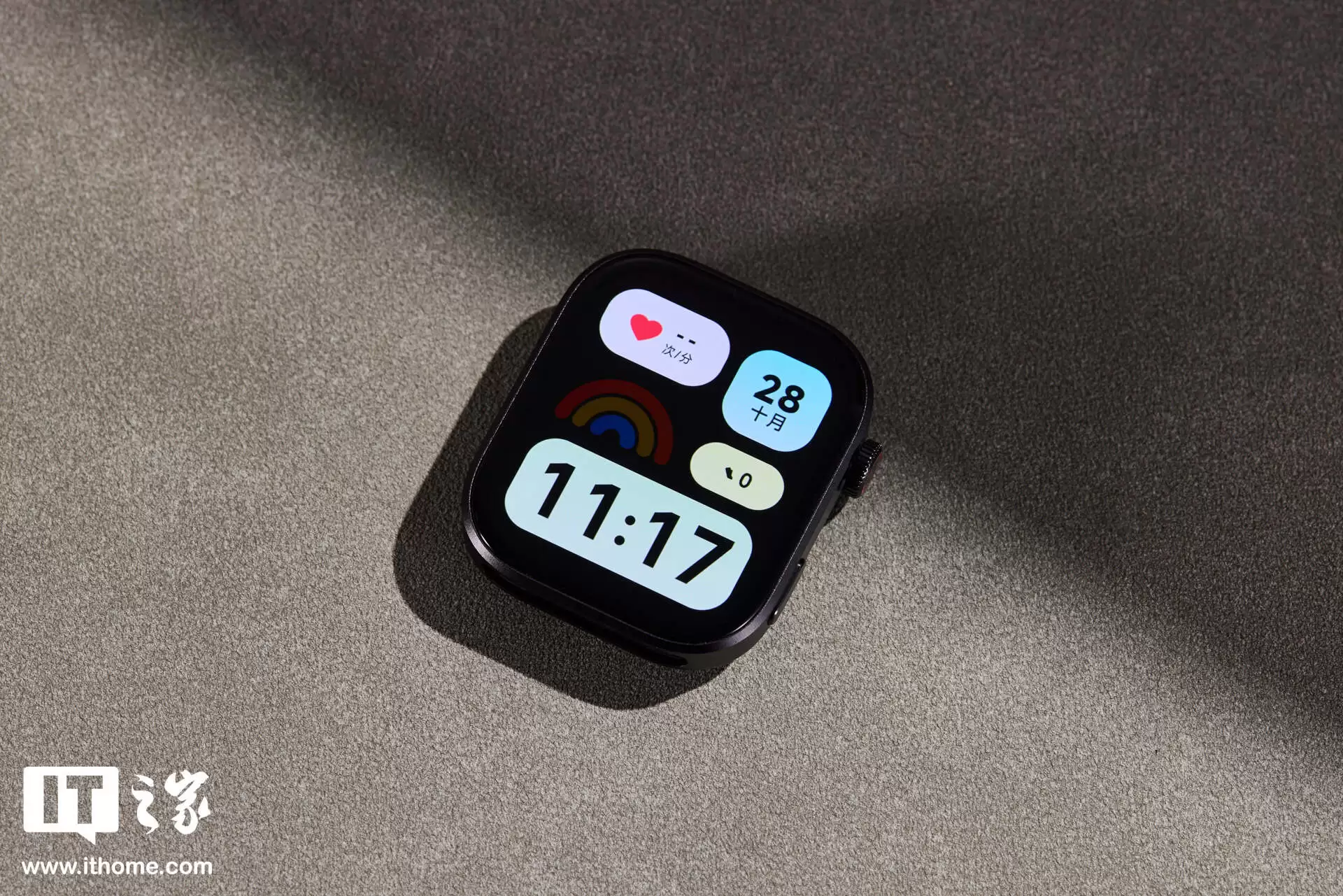 【IT之家开箱】小米 REDMI Watch 6 智能手表实拍：彩色 AOD、铝合金中框