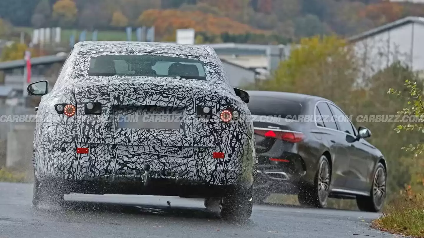 奔驰 E 级纯电版曝光：回归传统设计，续航有望破 800 公里