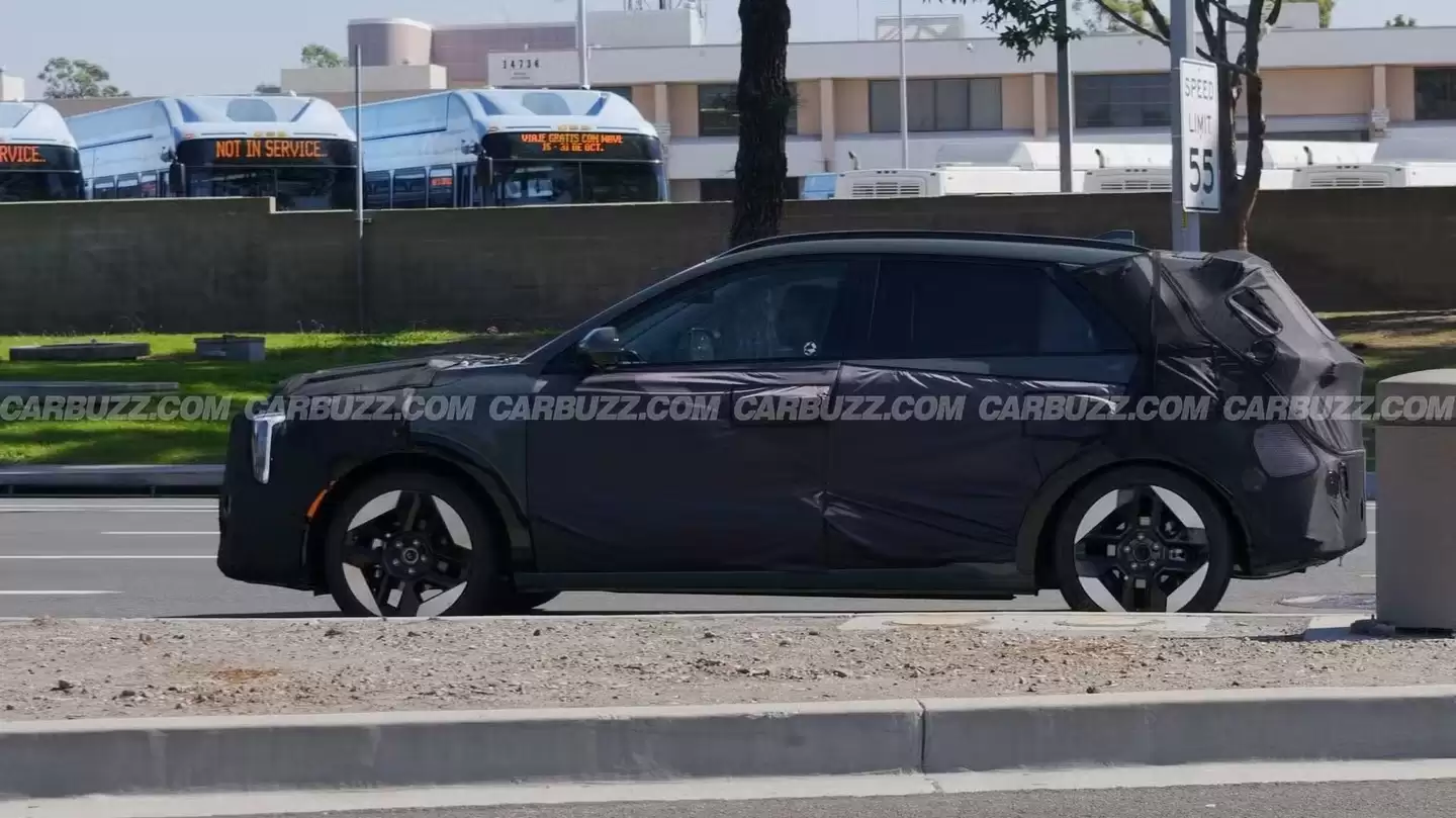 起亚极睿 Niro 中期改款路测谍照首曝：放弃“虎颜”设计