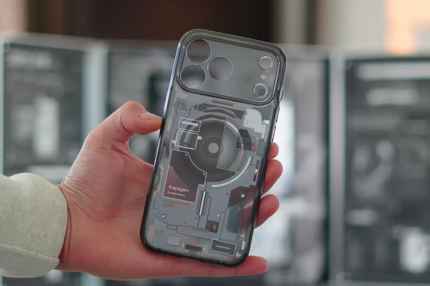 Spigen 推出 Zero:One 手机壳,让 iPhone 17 系列秒变“透明探索版