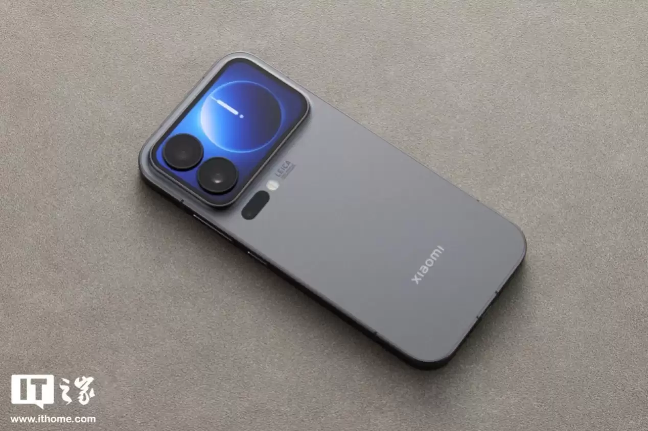 小米17 Pro系列手机背屏再升级，带来5款动态壁纸和2款掌机游戏等趣味功能