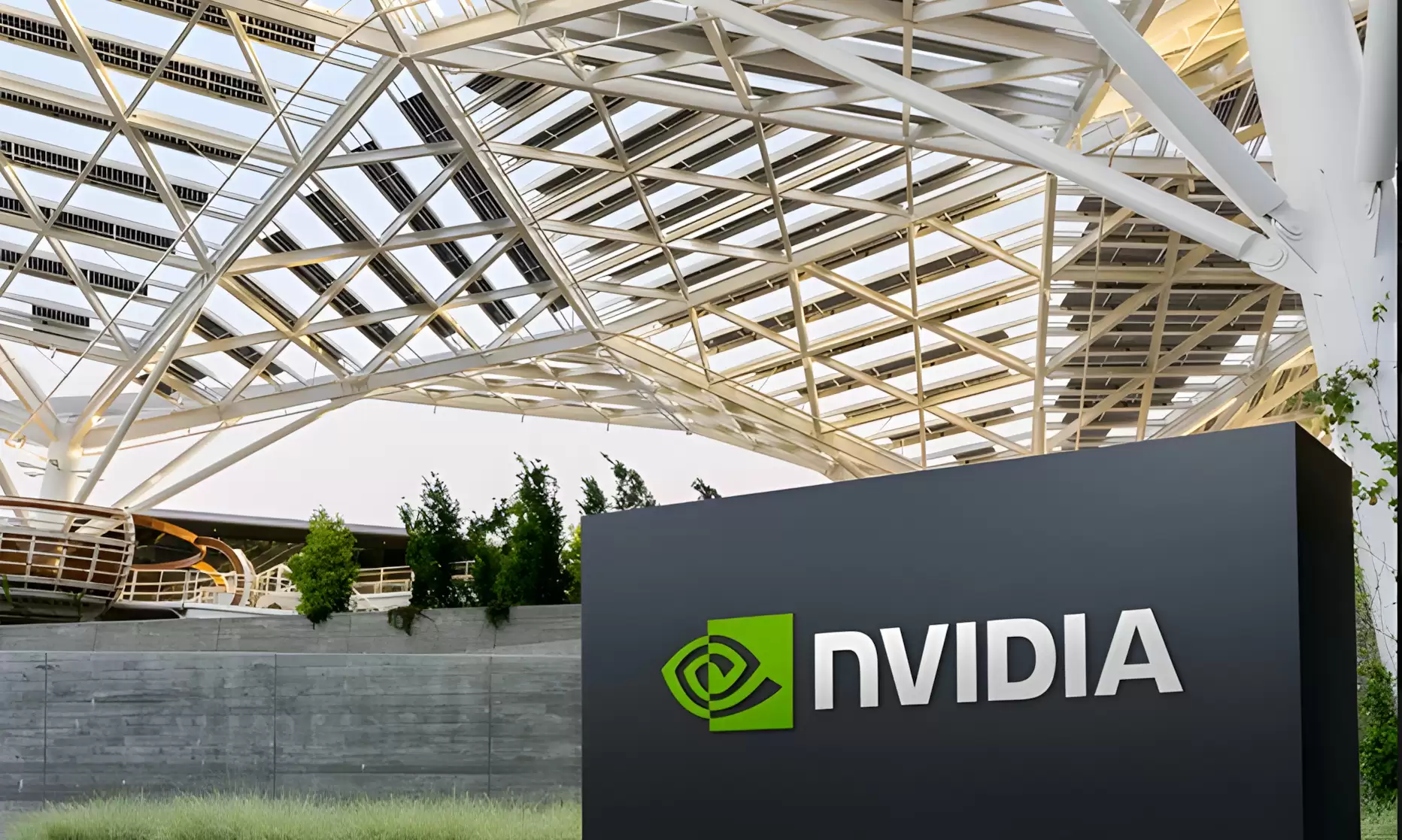 英伟达铁王座不稳？ASIC成“心腹大患”，三大软肋暴露无遗