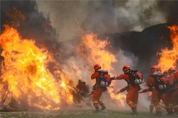 车烧了人没逝 或许你该谢谢气凝胶