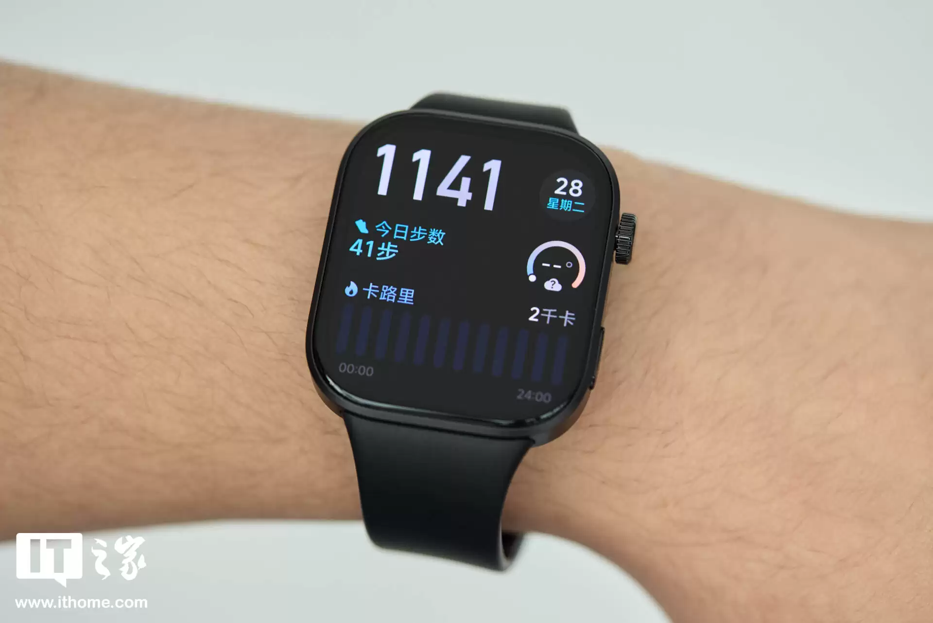 【IT之家开箱】小米 REDMI Watch 6 智能手表实拍：彩色 AOD、铝合金中框