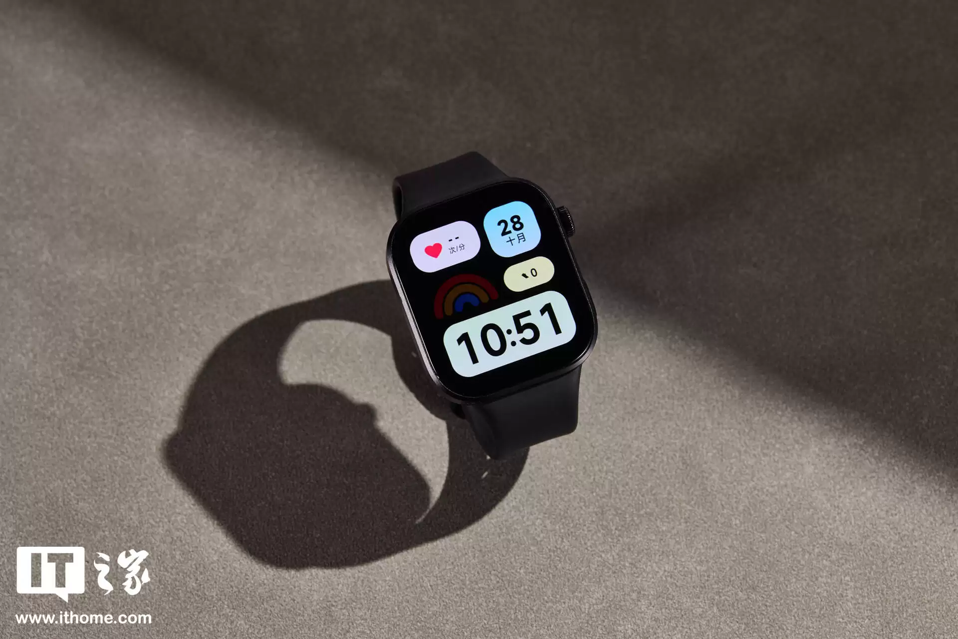 【IT之家开箱】小米 REDMI Watch 6 智能手表实拍：彩色 AOD、铝合金中框