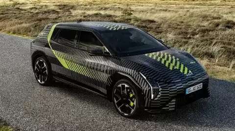 起亚EV4 GT实车谍照曝光 2026年上市续航超500公里