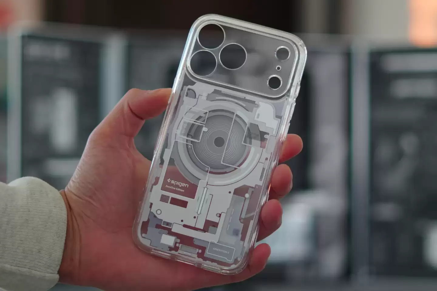 Spigen 推出 Zero:One 手机壳,让 iPhone 17 系列秒变“透明探索版