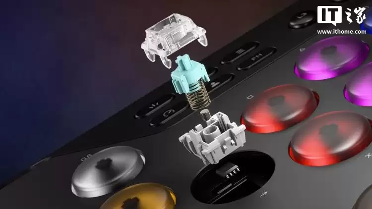 海盗船首款无摇杆格斗游戏手台 Novablade Pro 发布：支持三模连接，通过索尼 PS 授权