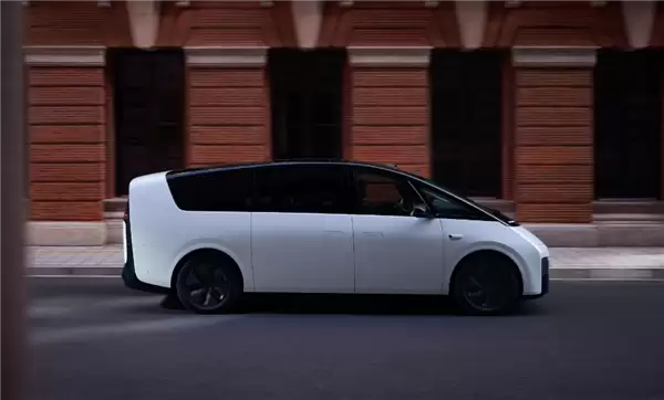 企业回应车辆起火事件:主动召回并反思预警疏漏