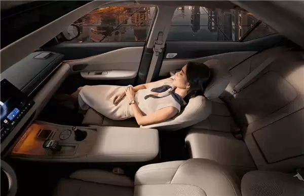 首搭华为座舱的燃油车！东风日产天籁·鸿蒙座舱内饰首发