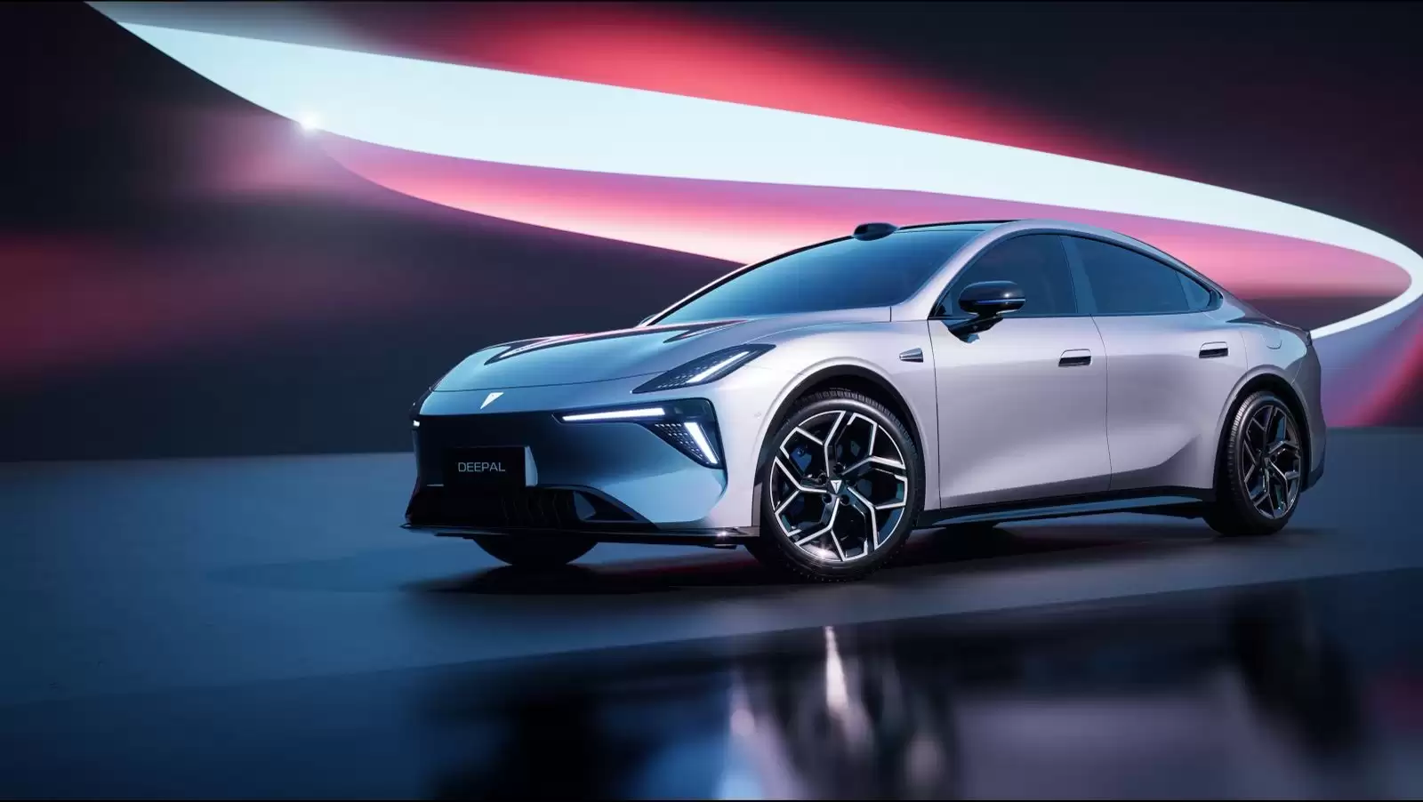 深蓝 L06 搭载 3nm 座舱芯片，邓承浩称汽车芯片要求将超越手机