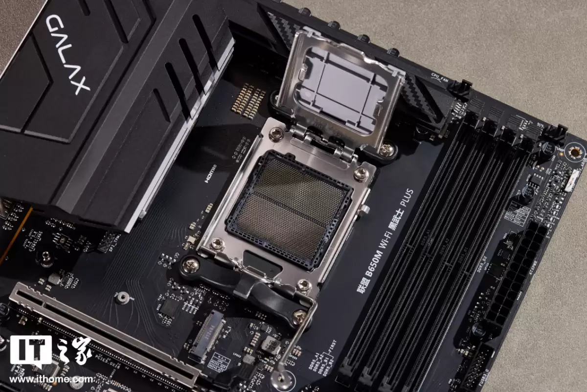 【IT之家开箱】影驰联盟B650M Wi-Fi 黑武士 PLUS主板图赏:硬核「黑武士」再临