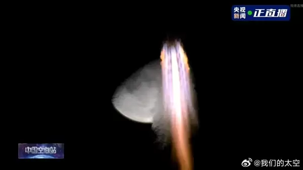 我国神舟二十一号载人飞船点火发射!