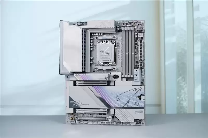 梦想中的性能神器！技嘉X870E AORUS MASTER X3D ICE深度评测：X3D技术再进化
