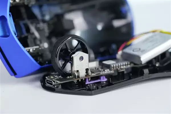 质感金属漆涂装！雷柏VT7二代系列鼠标图赏