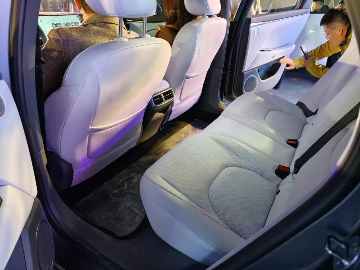 e4d995649d2286ca433d29c954653553