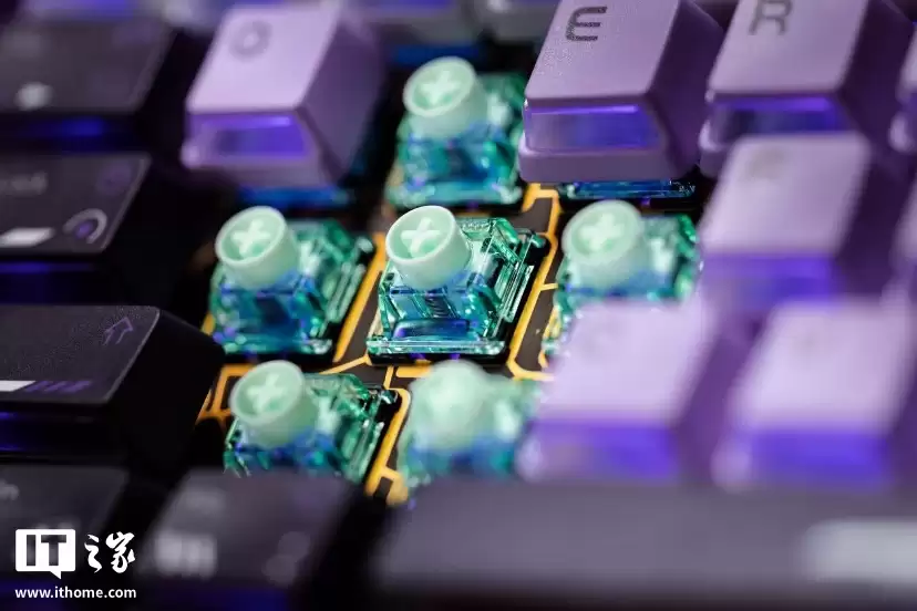 七彩虹推出星驰 87 系列磁轴键盘:MCL 魔毯悬浮架构、可选碧落星轴 / 佳达隆玉龙磁轴,549元起